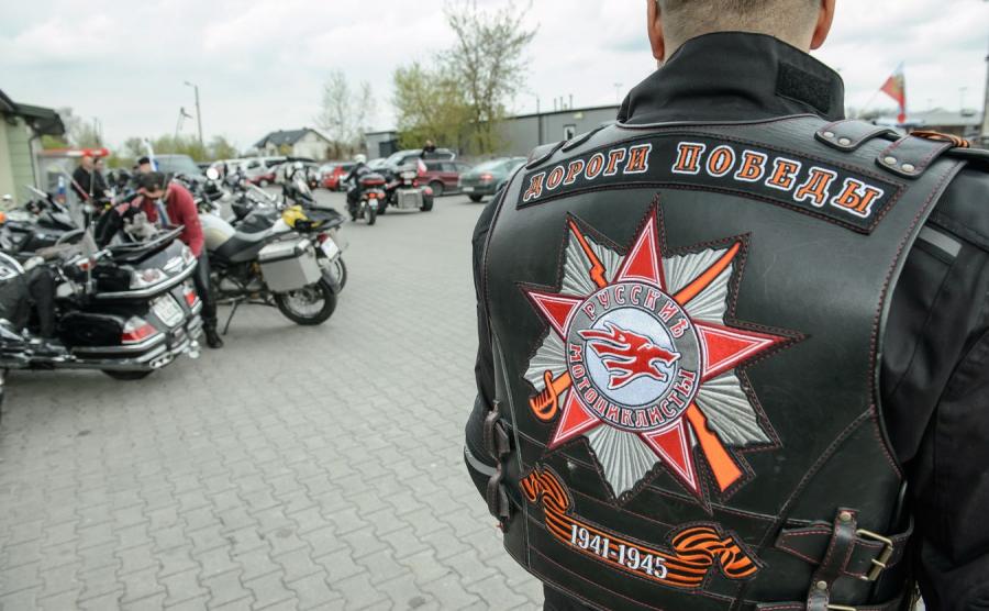 Europejscy członkowie klubu motocyklowego "Nocne Wilki"