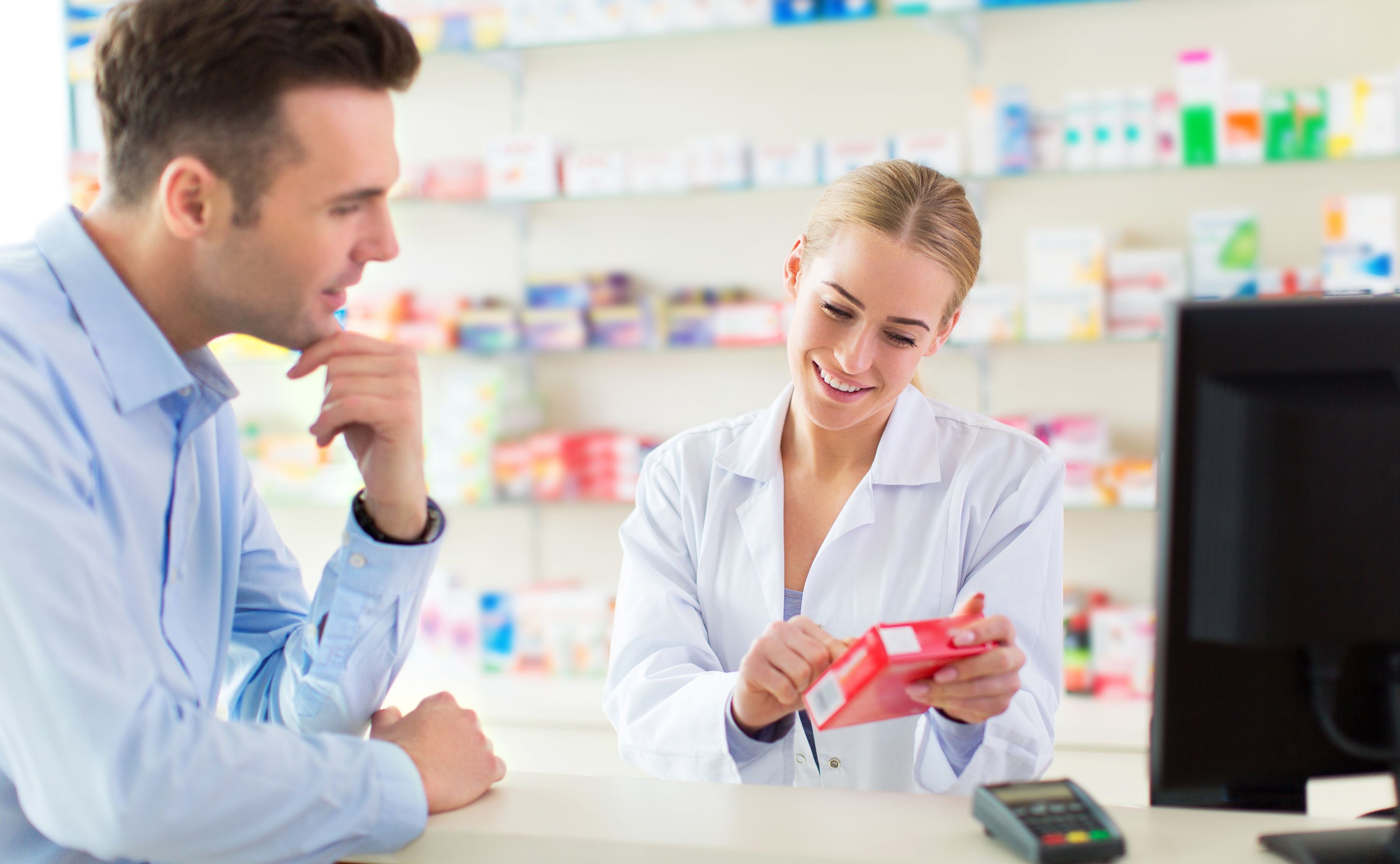 Tysiące aptek wymienia dane z hurtowniami farmaceutycznymi. Czy z aptek płynęły PESEL-e i dane o zdrowiu?
