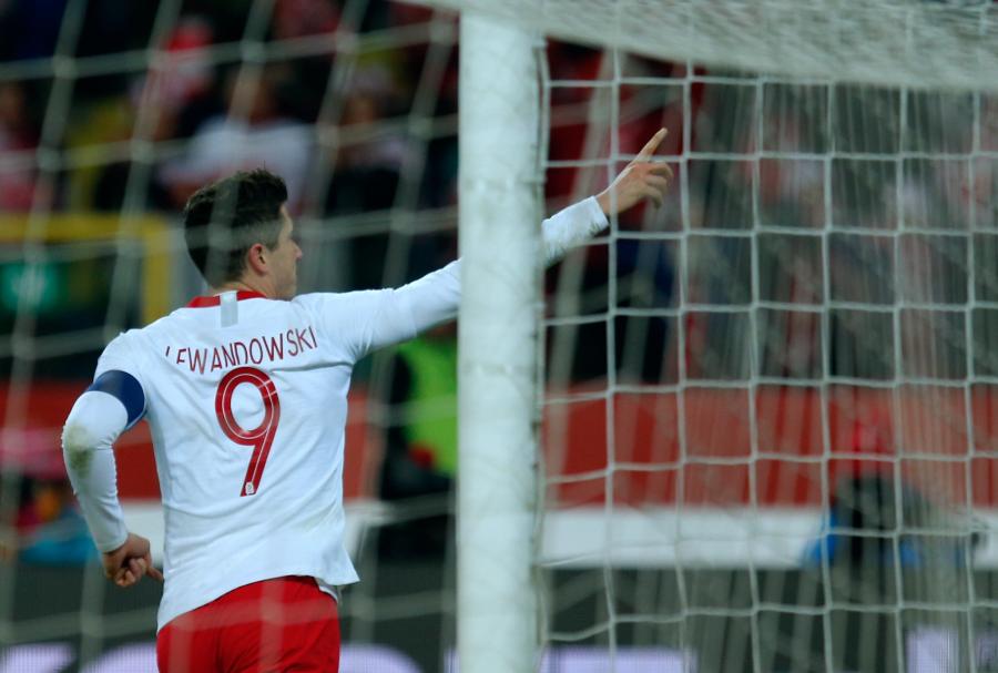 Robert Lewandowski cieszy się z bramki strzelonej drużynie Korei Południowej