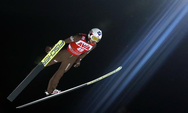 PŚ w skokach: Kamil Stoch piąty na półmetku, prowadzi Ryoyu Kobayashi