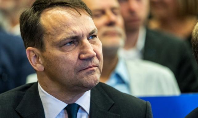 Długi język ministra Sikorskiego. Podzielił się ze światem wiedzą na wrażliwe dla państwa tematy