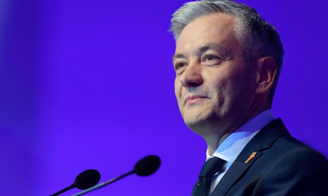 Biedroń chwali reportaż TVN24 i wzywa do odwołania Andruszkiewicza.