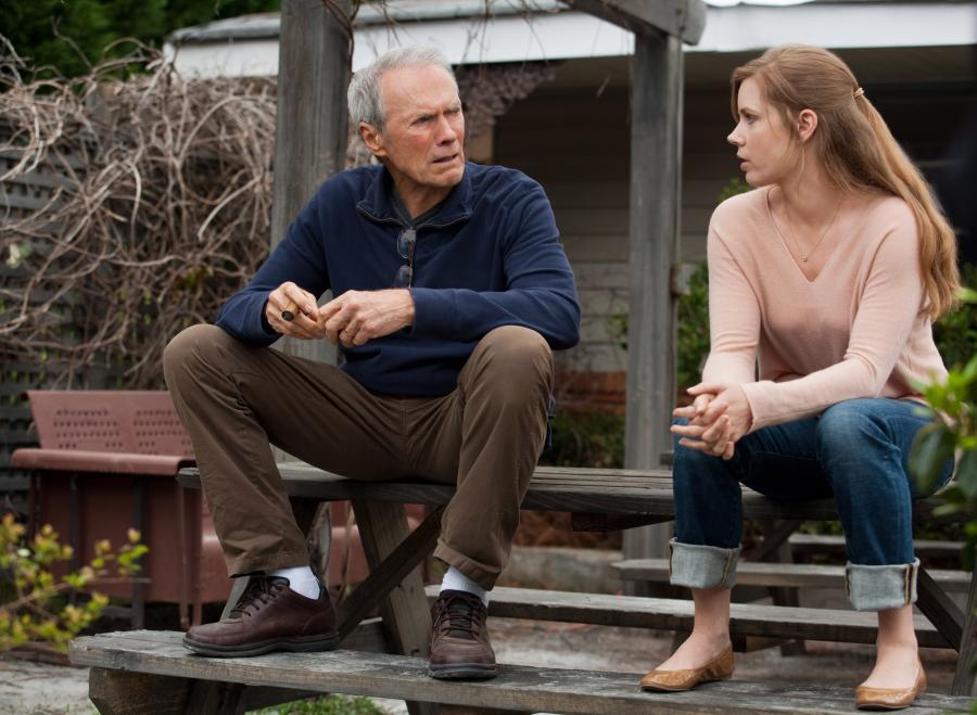 Amy Adams i Clint Eastwood w filmie "Dopóki piłka w grze"