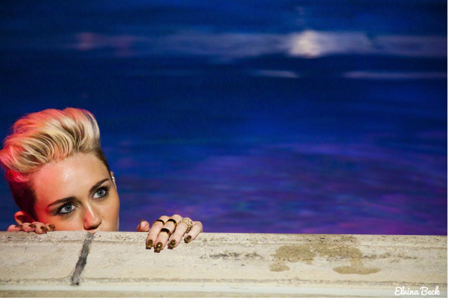 Miley Cyrus na zdjęciach z sesji do albumu "Bangerz"