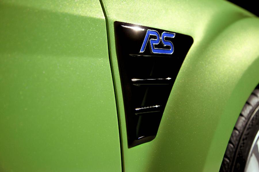 Pierwszy raz znaczek "Ford RS" pojawił się pod koniec lat 60. w Niemczech. Jego historia nabrała pędu w 1970 roku, kiedy na drogi i trasy rajdowe wyjechał escort RS1600. Teraz po nieml 40 latach wraca na muskułach RS